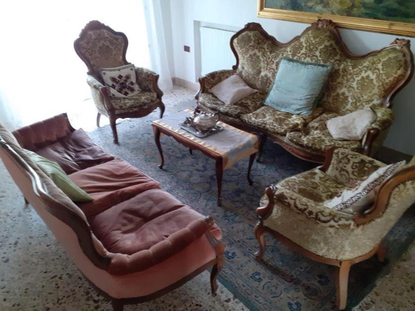 A Casa Di Adele Bed & Breakfast Caserta Exterior foto